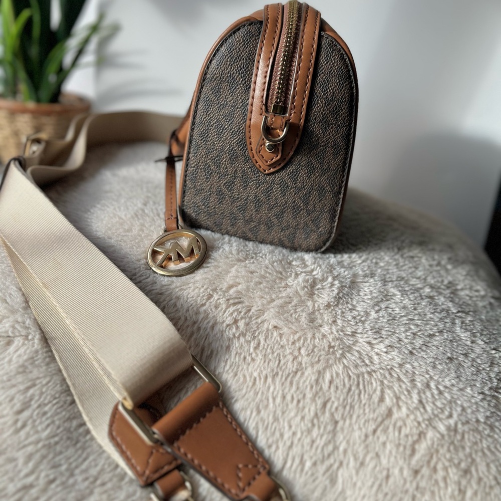 Michael Kors Brown and Cream Crossbody  hand Bag xs Duffle xbody travel mini - Picture 2 of 6